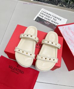 2024 𝙑𝙖𝙡𝙚𝙣𝙩𝙞𝙣𝙤/Valentino 𝙑𝙏ʚɞ Has Been A National Treasure Level Brand In Italy Since The 1960s mfql5m8y
