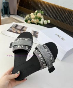 Dior Letter Slippers Are A Hot Selling Item With Multiple Colors Available. The First Pair Of O bowcfwff