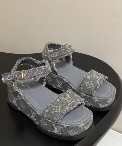 The New Maya Series Square Buckle Flat Strap Sandals From The Donkey BrandThis Maya Flatform Sa 17jb8gcz
