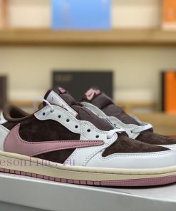 Travis Scott X Air Jordan 1 Low OG White Brown PinkThe Color Scheme Of One Pair Is Very Similar 6r72e63v