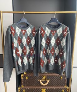 LV Diamond Patterned Jacquard Woolen Round Neck Shirt ⚠️ Complete Packaging And Shipping Of The qe9p4c46