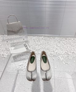 Maisom Margiela Mm6 Vintage Split Toe ShoesThis Pair Of Highly Popular Items Must Be Bought By 95swscom