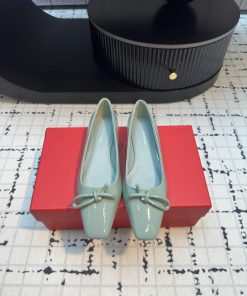𝐅𝐄𝐑𝐑𝐀𝐆𝐀𝐌𝐎 Ferragamo's New Butterfly Bow Shallow Mouth Single ShoeThe Iconic Bow Buckle Thick Si 4mj0kizx