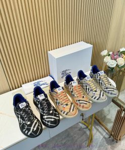 The Popular Item Of Burberry 2024 Has Been Released After Three Years Of Classic Plaid Return V eibx762z
