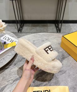 Fendi~fw24 New Arrival～Fendi Sheep Cake Wool Slippers Are A New Product That Everyone Loves. Th c86t1xc8