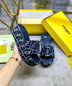 FENDI's Latest Popular Broadband Thick Soled Slippers Made Of Grey Denim Material With The Icon r15zbbzb