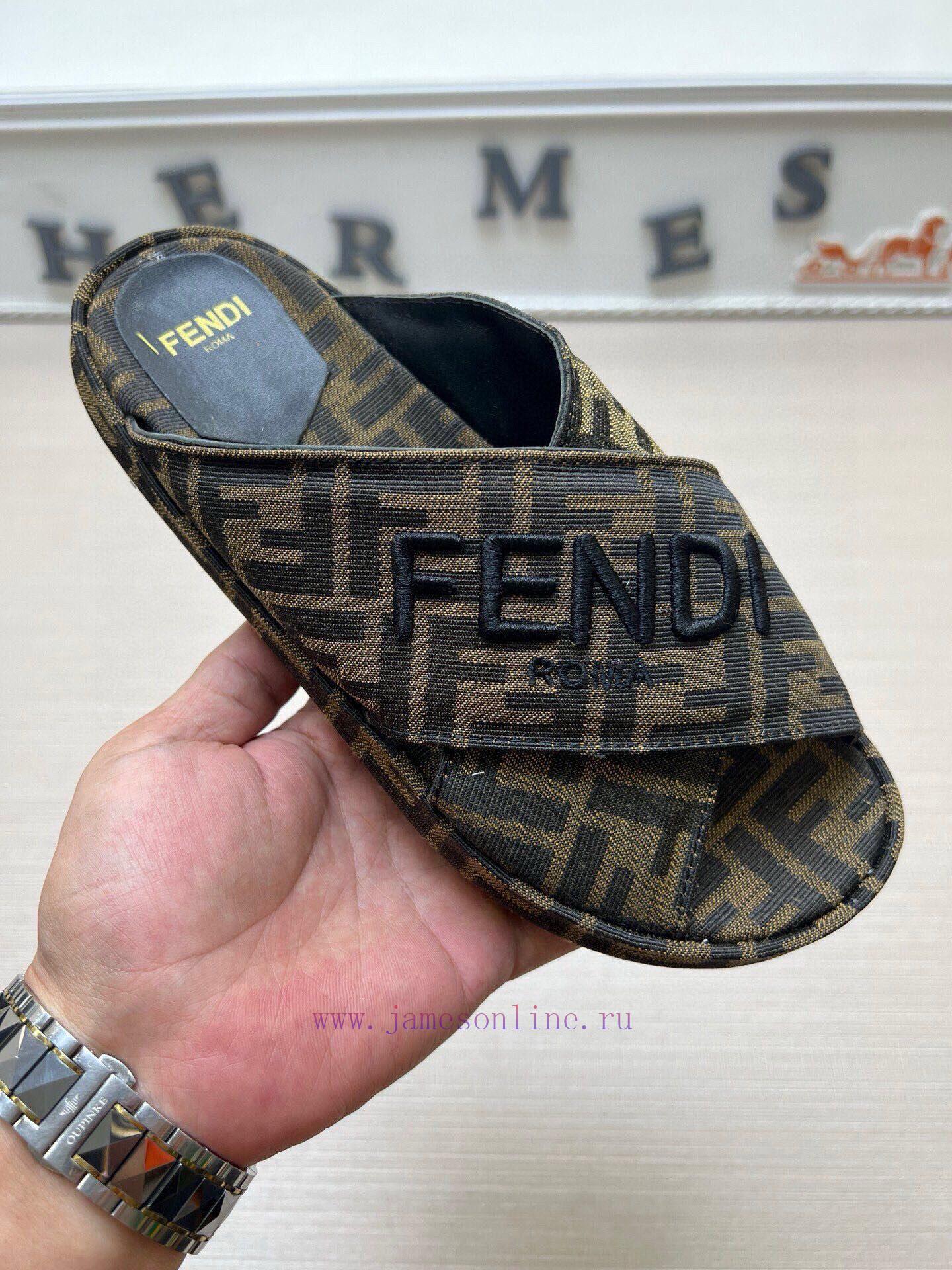 Couple StyleFENDI's Latest Thick Soled Slippers For Spring And Summer Featuring An Embroidered 920wteg4 - Image 2