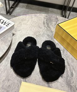 Fendi Autumn/Winter New Cross Wool SlippersFurry And Super Cute Comfortable And Fashionable On o4aoxuz8