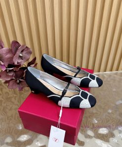 2025 Fashion Show Style | Valentino Coarse Heel Mary Jane Single Shoes With Beautiful Texture | gptgmy5d