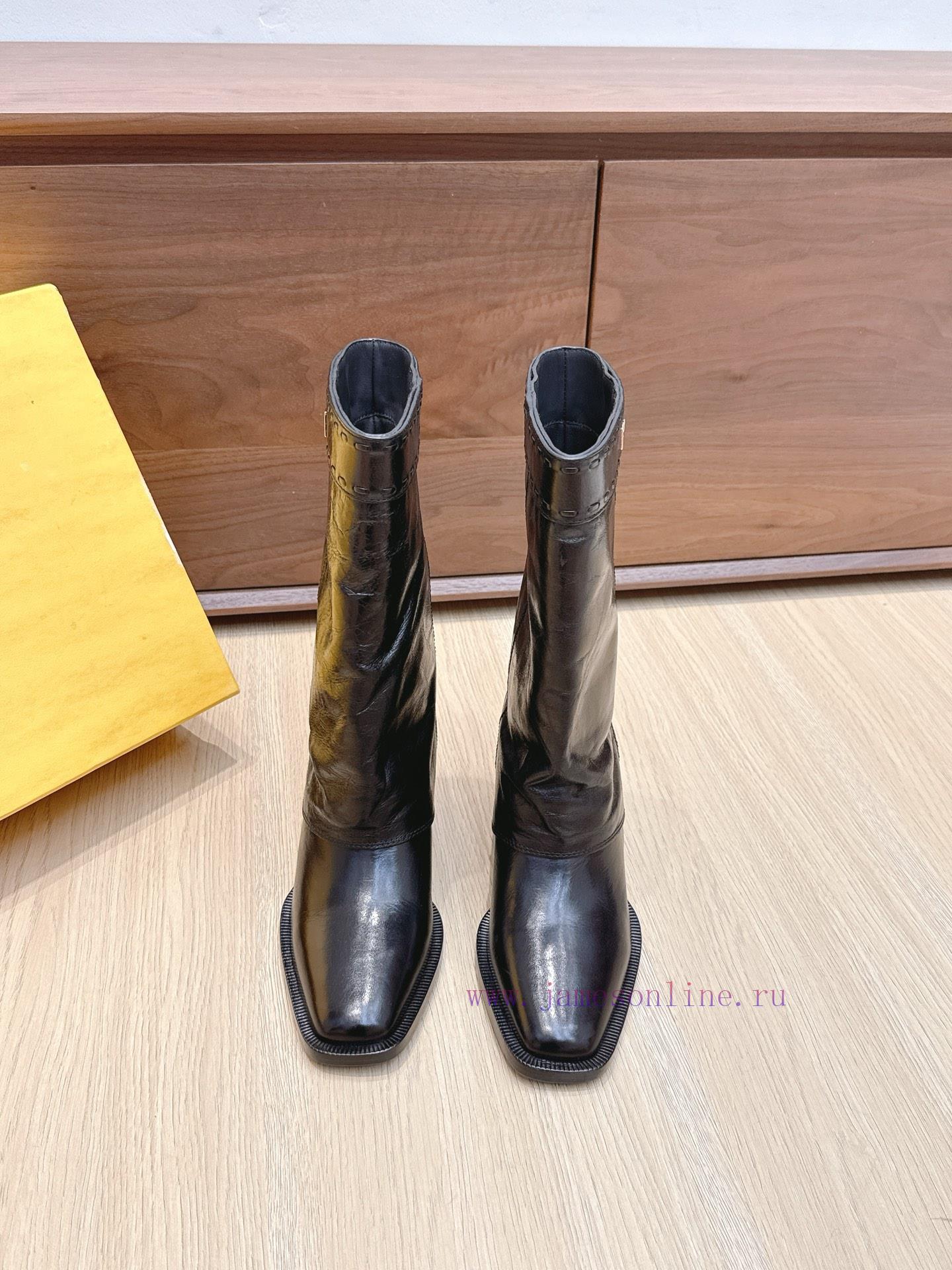 Purchasing GradeFendi's Classic Autumn And Winter Boots Have Become Popular Featuring A Combina mg8bot0p