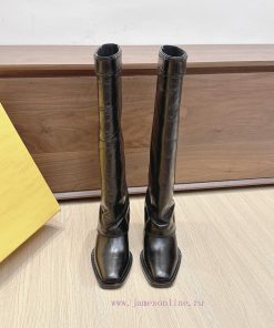 Purchasing GradeFendi's Classic Autumn And Winter Boots Have Become Popular Featuring A Combina vlaa6cc9