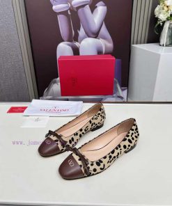Valentino's New Mary Jane Ballet Shoes In The Micalli Series Have A Stylish And Eye-catching Co as3e0qtq