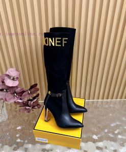 2025 Fashion Show New FENDI Hollowed Out Thick Heel Boots With 2 Different Fabrics Are Super Po mfwpss6p