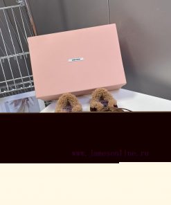 MiuMiu's Latest Fashion Show Retro Fur Shoes German Training ShoesThe Item With The Highest App tzgudmbo