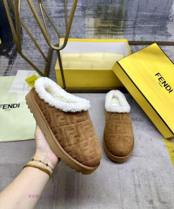 FENDI's Latest Round Toe Unisex Flat Half Top Shoes Are Made Of Brown Suede Material With Embos 3uhoqxzl
