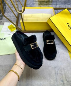 FENDI's Latest Casual Round Toe Flat Shoes For Skiing Are Made Of Black Suede Material And Come 0q7g9wv6