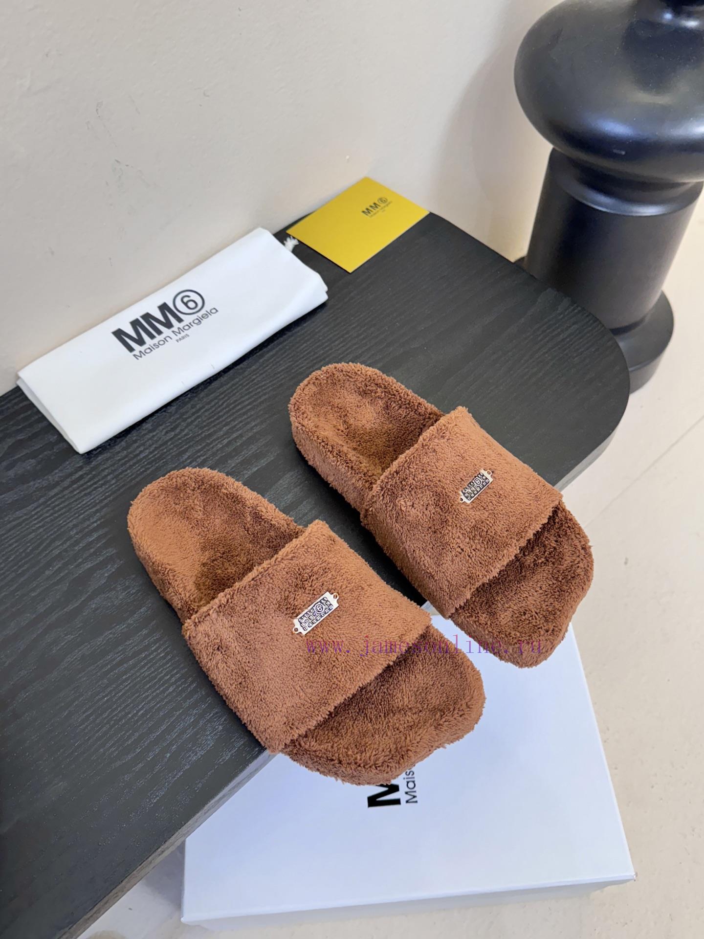 MM6 New Casual Fur MopSimplicity Is The King's Way Exuding A Casual And Lazy Feeling. The Desig bvj34t3z