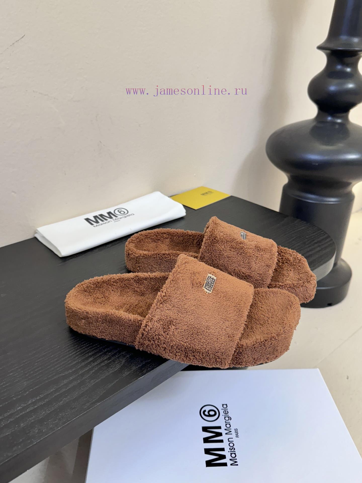 MM6 New Casual Fur MopSimplicity Is The King's Way Exuding A Casual And Lazy Feeling. The Desig bvj34t3z - Image 3
