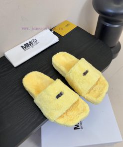 MM6 New Casual Fur MopSimplicity Is The King's Way Exuding A Casual And Lazy Feeling. The Desig 31trqo5g