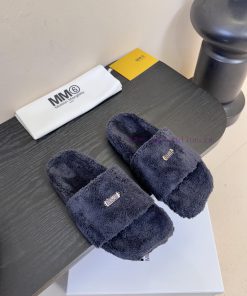 MM6 New Casual Fur MopSimplicity Is The King's Way Exuding A Casual And Lazy Feeling. The Desig 2sy9s700