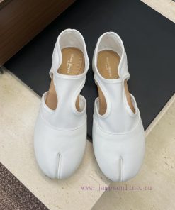 Maison Margiela 2026 Early Spring New Flat Jelly Colored Women's Shoes MM6 Letter Logo Hollow O zn89muti
