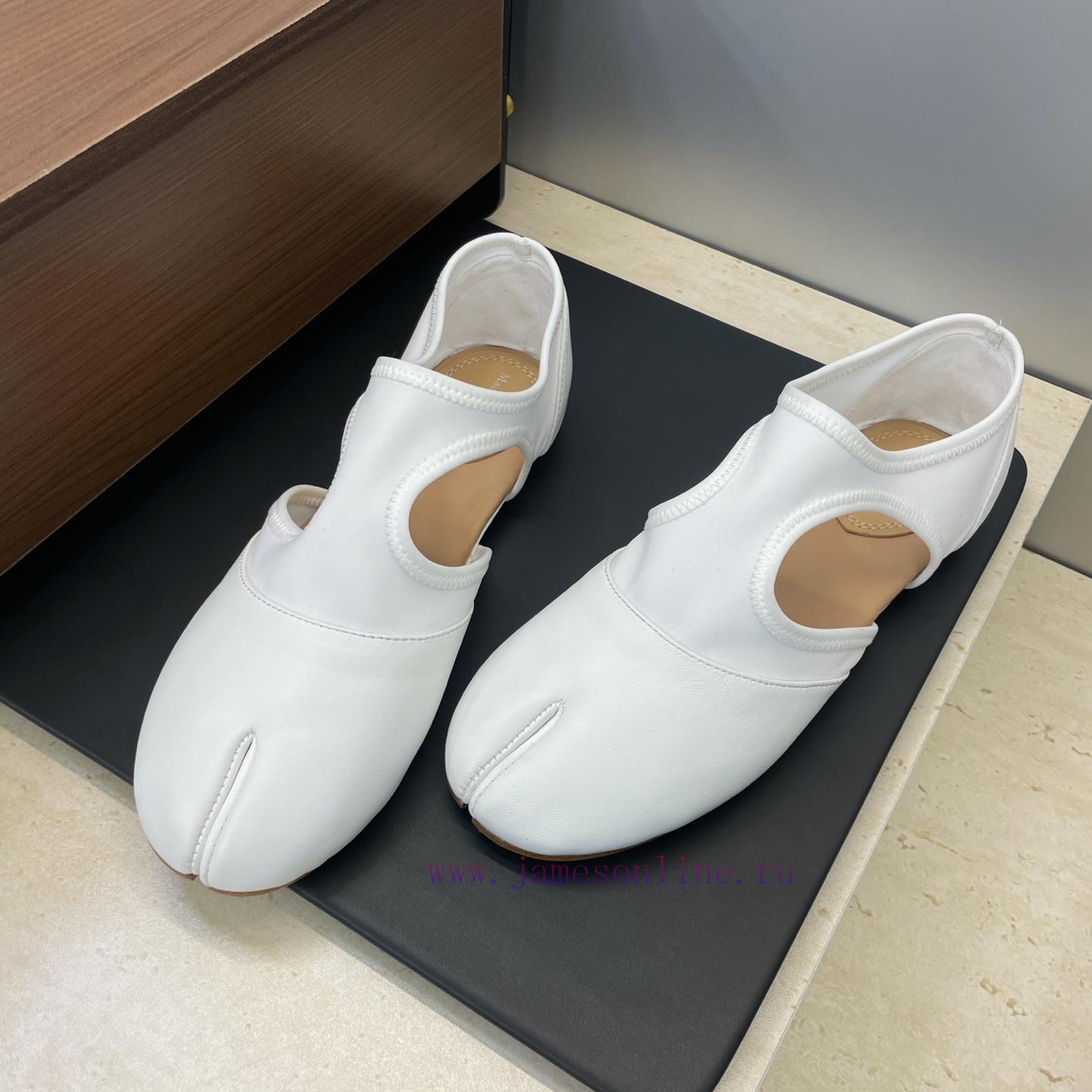 Maison Margiela 2026 Early Spring New Flat Jelly Colored Women's Shoes MM6 Letter Logo Hollow O zn89muti - Image 3