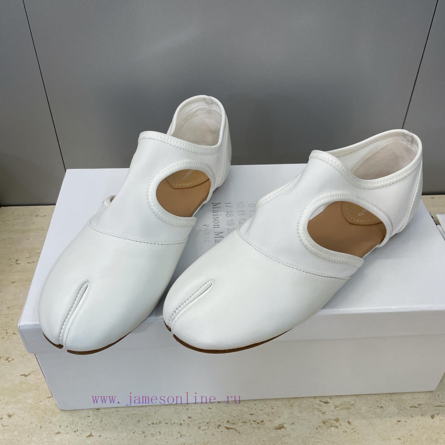 Maison Margiela 2026 Early Spring New Flat Jelly Colored Women's Shoes MM6 Letter Logo Hollow O zn89muti - Image 5