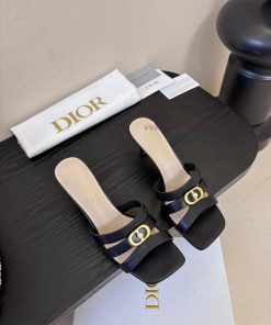 Dior | Dior's Early Spring New Product Runway Show Fake Style Flat Slippers Hard Goods New Purc k9fm7z8l
