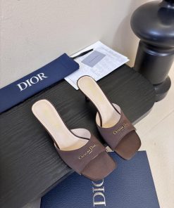Dior | Dior's Early Spring New Product Runway Show Fake Style Flat Slippers Hard Goods New Purc gelqs23p