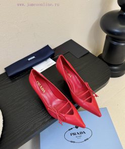 Prada 26ss Classic Triangle Logo Pointed Small High Heel Single ShoeThe Combination Of Sharp Po 1vbcou12