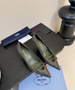 Prada 26ss Classic Triangle Logo Pointed Small High Heel Single ShoeThe Combination Of Sharp Po u2ovjg3w