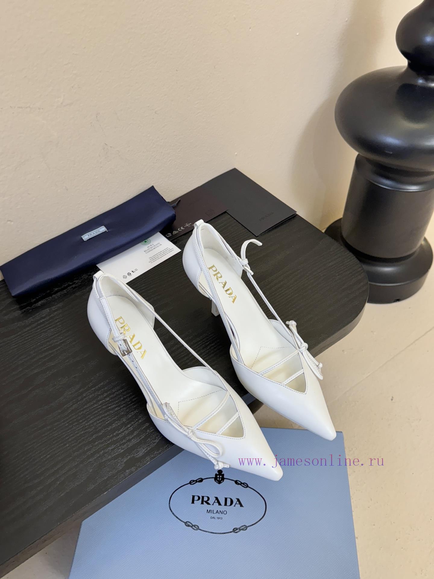 Prada 26ss Classic Triangle Logo Pointed Small High Heel Single ShoeThe Combination Of Sharp Po ejqg3n6o