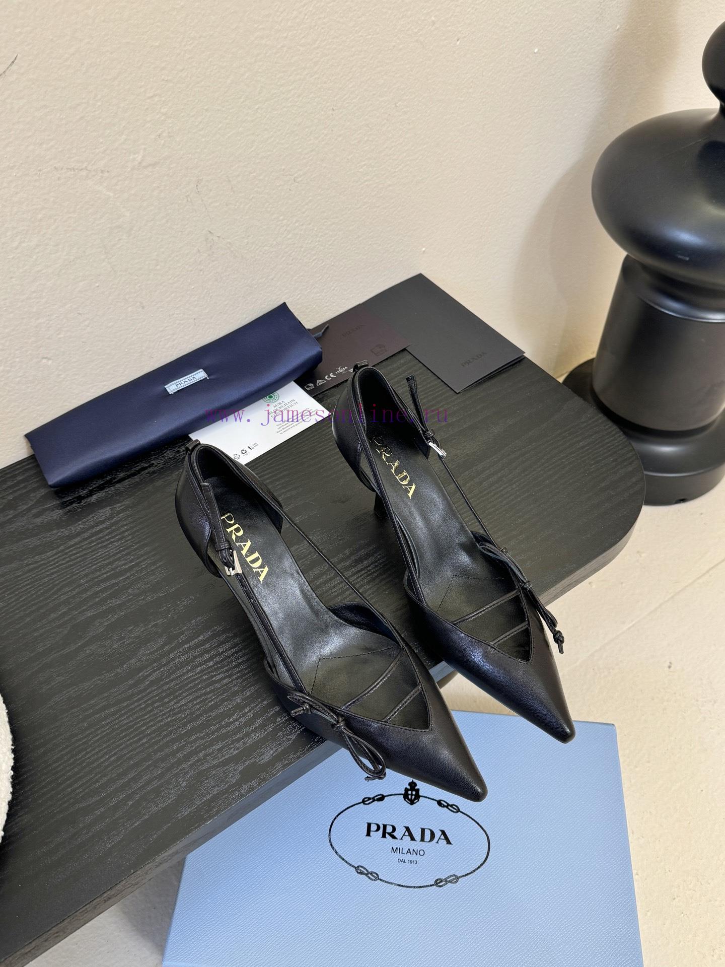 Prada 26ss Classic Triangle Logo Pointed Small High Heel Single ShoeThe Combination Of Sharp Po 3i7qu1nv