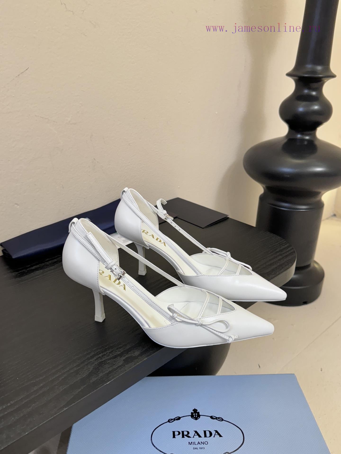 Prada 26ss Classic Triangle Logo Pointed Small High Heel Single ShoeThe Combination Of Sharp Po ejqg3n6o - Image 3