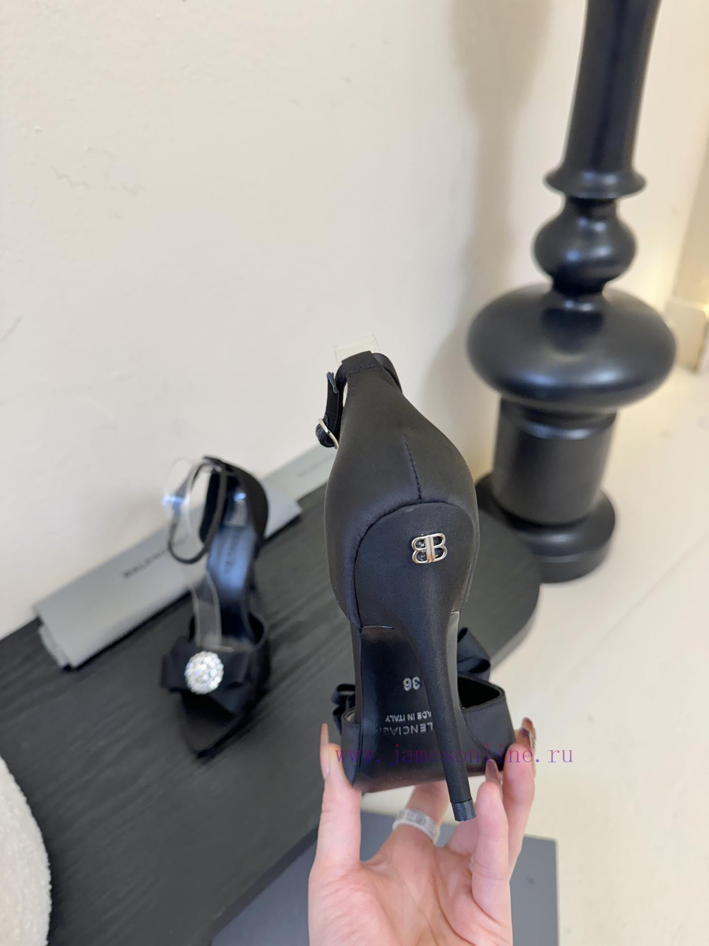 | ²⁰²6𝐬𝐬 🤍🤎 Upgraded VersionBALENCA * A New Silk Diamond Buckle Sandals From Balenciaga. The cad6ijrd - Image 8