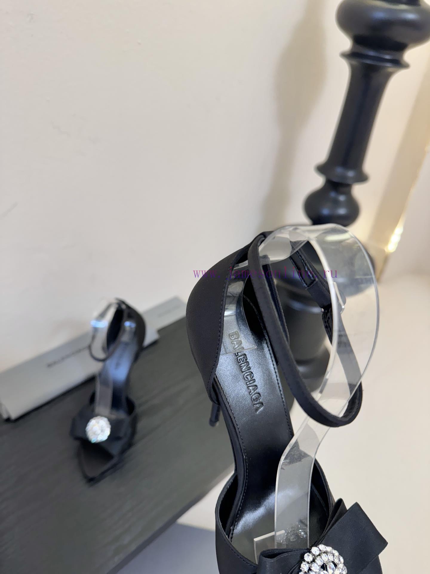 | ²⁰²6𝐬𝐬 🤍🤎 Upgraded VersionBALENCA * A New Silk Diamond Buckle Sandals From Balenciaga. The cad6ijrd - Image 9