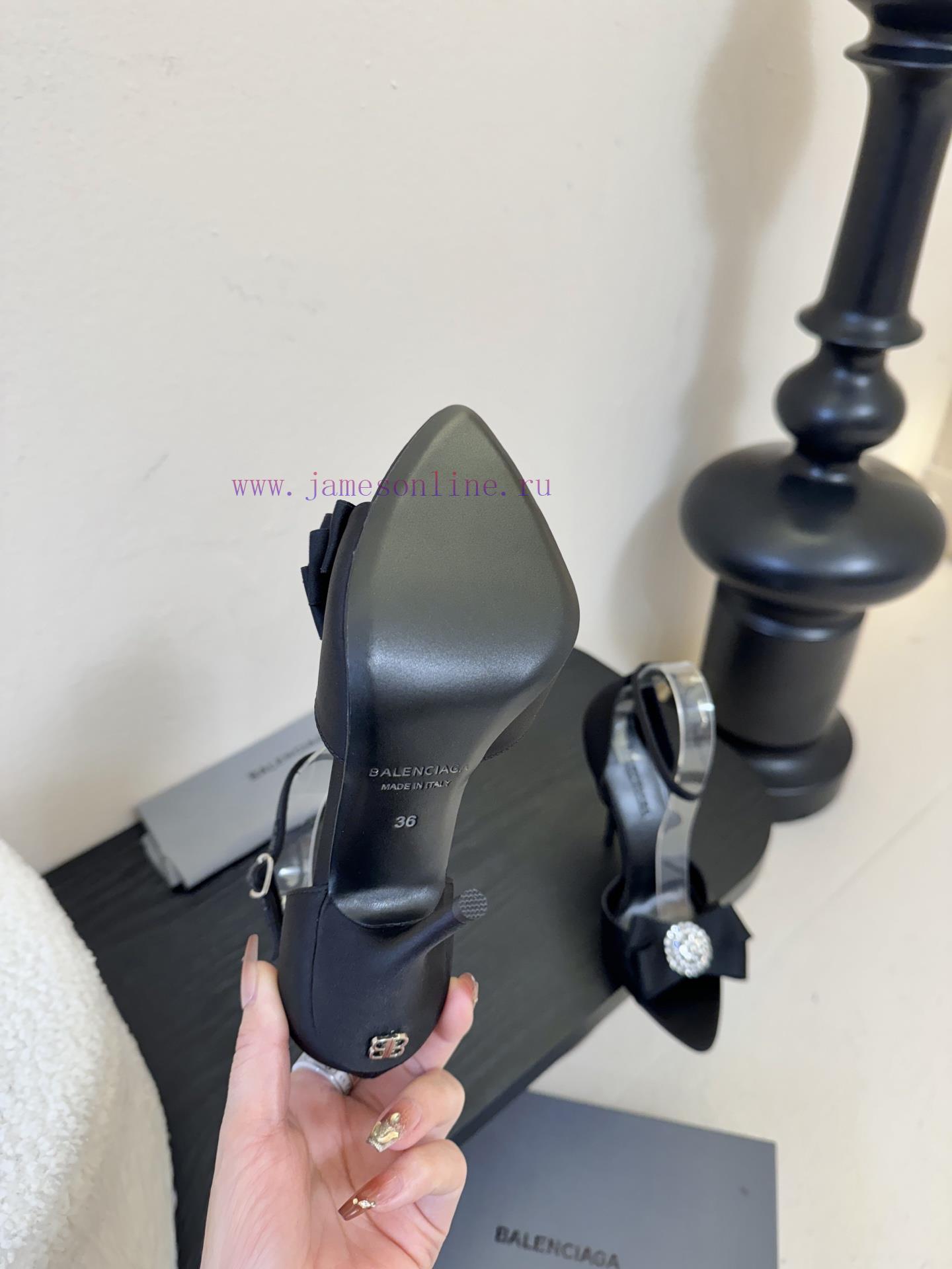 | ²⁰²6𝐬𝐬 🤍🤎 Upgraded VersionBALENCA * A New Silk Diamond Buckle Sandals From Balenciaga. The cad6ijrd - Image 10