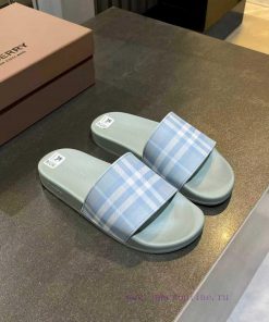 The New Slippers Are Adorned With The Brand's Letter Three-dimensional Logo As Well As The Burb erzyiswx