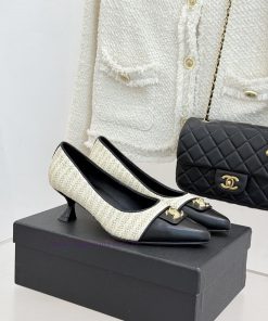 Chanel | Chanel Classic Double C Flip TipColor Blocked High HeelsWhen Chanel's Iconic Color Blo sl9o1tuo