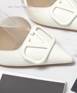 The MostValentino Paris Fashion Week2025 Spring/Summer Fashion Show V-Button Hollow SandalsVale bg9eh02p