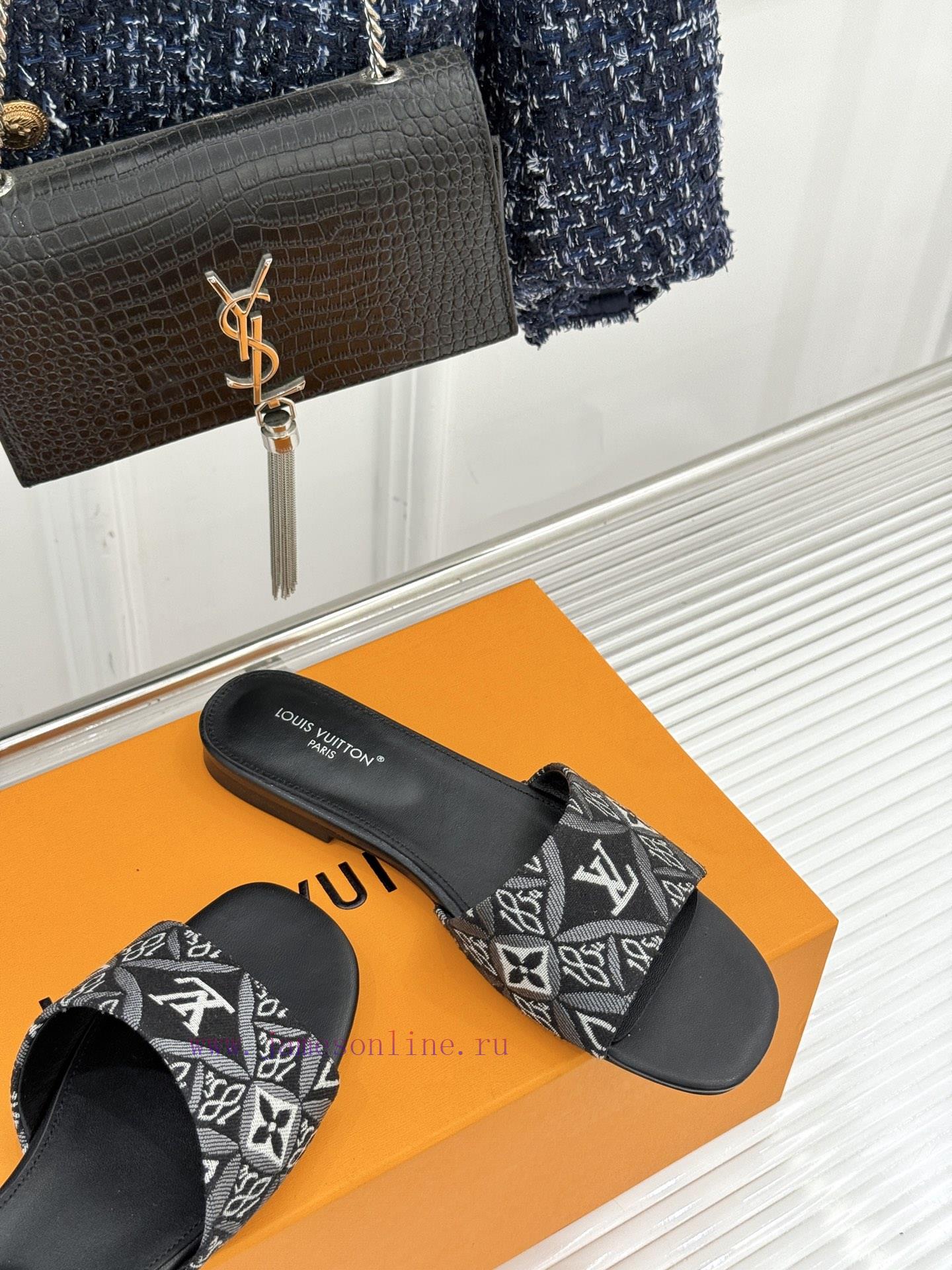 L * V Donkey Classic Explosive Printed Flat SlippersWith The Iconic Louis Vuitton MONOGRAM Flow 5kshse7k - Image 6