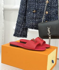 L * V Donkey Classic Popular Flat SlippersIts Design Is Simple Yet ElegantThe LV Logo Is Embell ozl1xzd3