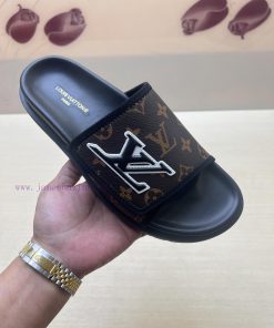 𝐋𝐎𝐔𝐈𝐒𝐔𝐈𝐓𝐓𝐓𝐎𝐍 Louis Vuitton LV With Drawer Box Bag Card Summer New Casual Beach Slippers Full Of cxn4s772