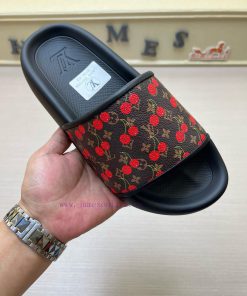 Louis Vuitton Men's Slippers A Popular Item On The LV Official Website Are Now Available For Sa oebrouri